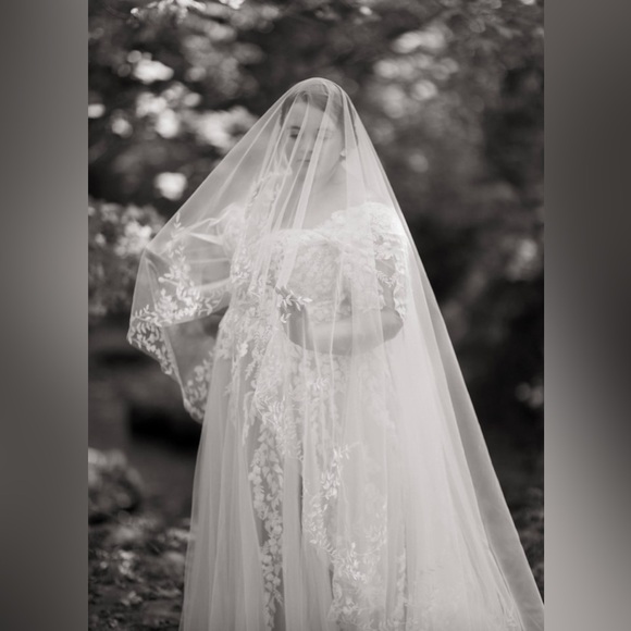 Wedding Veil - Ivory Lace Leaf /Vine Embroidered Veil with Blusher, Handmade - Picture 3 of 9